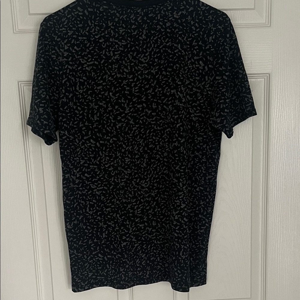 Nike Black and White Short Sleeve Tee - Picture 4 of 4
